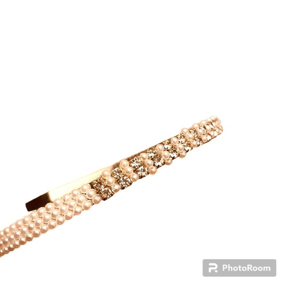 Heirloom Faux Diamond and White Pearls Feminine Cluster Hair Headband. - Picture 2 of 5